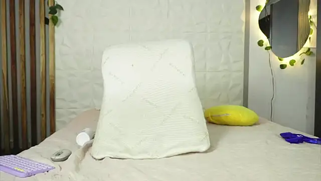 argiee taylorxs2 online show from 01/29/25, 12:22