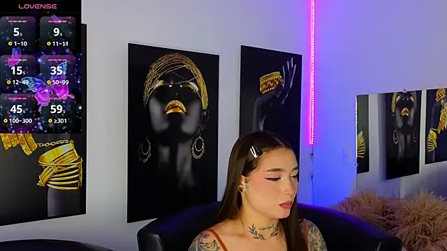 Snapshot of _brenna_hanson chatting on 02/17/25, 07:42 brenna hanson online show from 02/17/25, 07:42