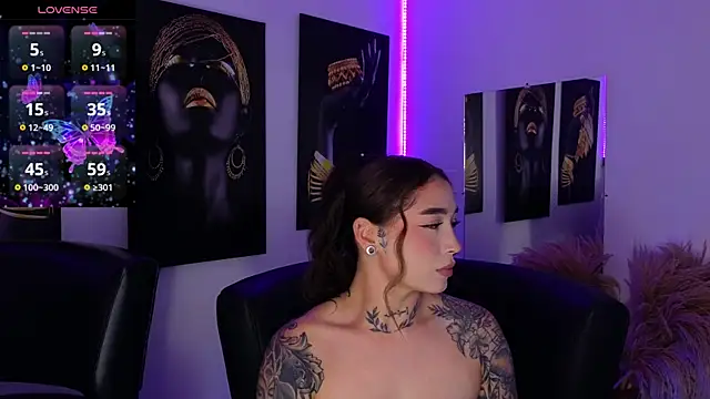 Snapshot of _brenna_hanson chatting on 11/06/25, 07:15 brenna hanson online show from 11/06/25, 07:15