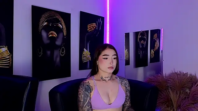 Snapshot of _brenna_hanson chatting on 11/15/25, 07:10 brenna hanson online show from 11/15/25, 07:10