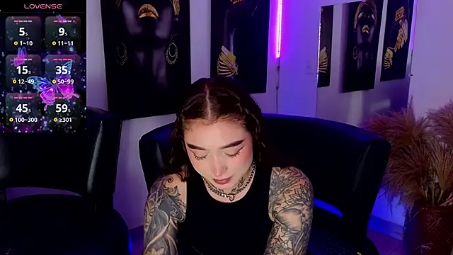 Snapshot of _brenna_hanson chatting on 11/22/25, 07:02 brenna hanson online show from 11/22/25, 07:02