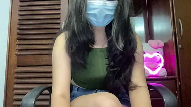 Snapshot of Princess_Lily chatting on 10/15/25, 02:06 Princess Lily online show from 10/15/25, 02:06