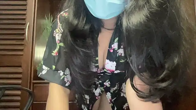 Snapshot of Princess_Lily chatting on 12/19/25, 01:51 Princess Lily online show from 12/19/25, 01:51