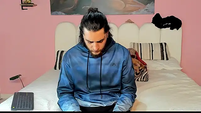 Snapshot of raymon616 chatting on 09/18/25, 02:02 raymon616 online show from 09/18/25, 02:02