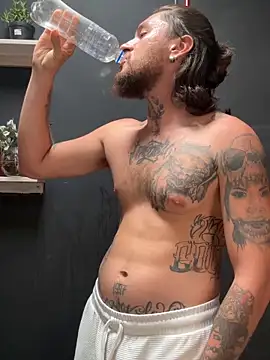 Snapshot of raymon616 chatting on 11/16/25, 07:30 raymon616 online show from 11/16/25, 07:30