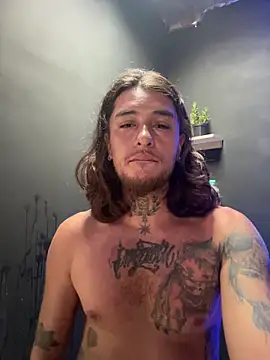 Snapshot of raymon616 chatting on 03/08/26, 02:10 raymon616 online show from 03/08/26, 02:10