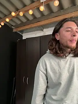 Snapshot of raymon616 chatting on 03/27/26, 07:46 raymon616 online show from 03/27/26, 07:46