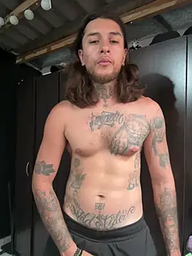 Snapshot of raymon616 chatting on 04/17/26, 11:46 raymon616 online show from 04/17/26, 11:46