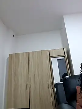 Snapshot of Issa_Km_ chatting on 04/28/26, 03:11 Issa Km online show from 04/28/26, 03:11