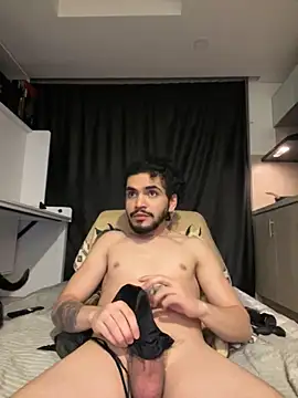 Snapshot of aangie__uwu chatting on 11/21/25, 04:11 aangie uwu online show from 11/21/25, 04:11