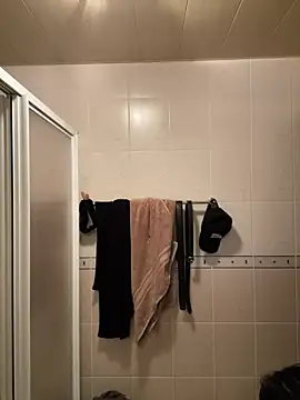 Snapshot of hihi0169 chatting on 12/10/24, 02:17 hihi0169 online show from 12/10/24, 02:17