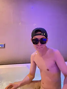 Snapshot of hihi0169 chatting on 12/13/24, 01:33 hihi0169 online show from 12/13/24, 01:33