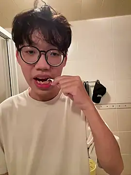 Snapshot of hihi0169 chatting on 12/15/24, 02:16 hihi0169 online show from 12/15/24, 02:16