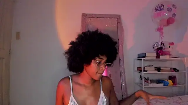 Snapshot of Ebony_beautifull chatting on 04/18/26, 10:54 Ebony beautifull online show from 04/18/26, 10:54