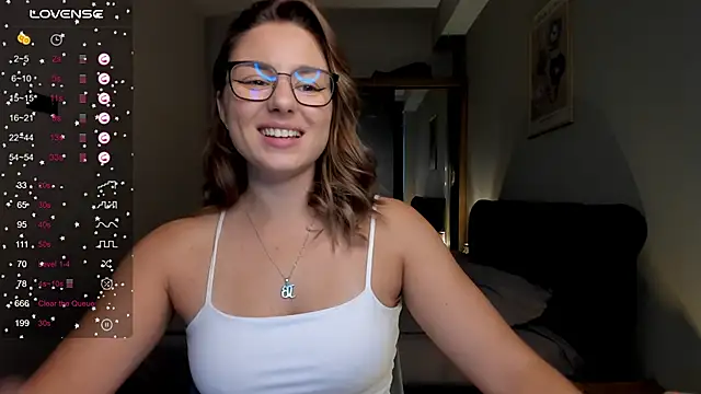 Snapshot of ThreeshaWhite chatting on 10/05/25, 05:17 ThreeshaWhite online show from 10/05/25, 05:17