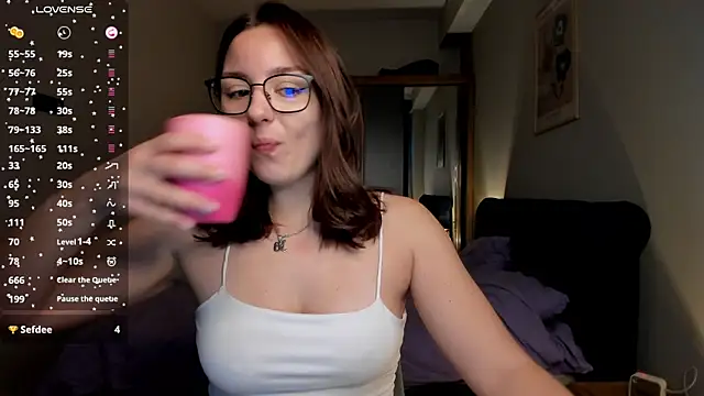 ThreeshaWhite online show from 01/18/26, 05:55