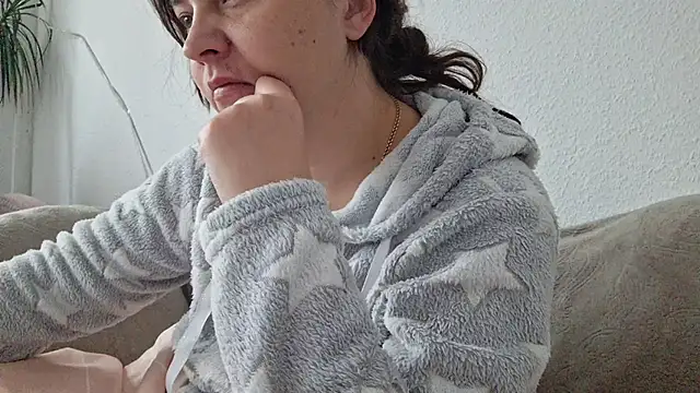 Cyndee Winter online show from 10/04/25, 11:52