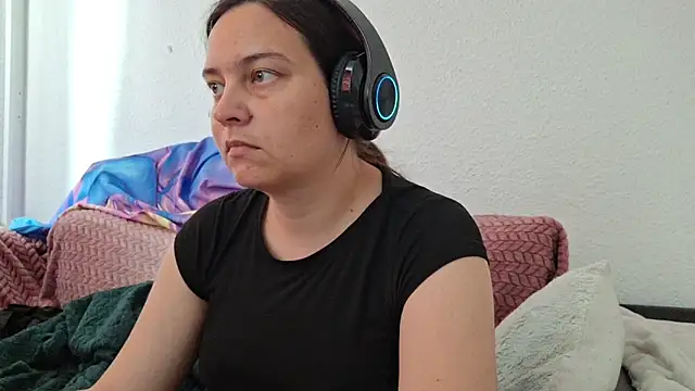 Snapshot of Cyndee_Winter chatting on 06/09/26, 02:17 Cyndee Winter online show from 06/09/26, 02:17