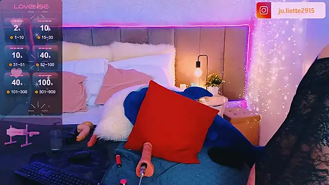 JulietteVolpeWyorika online show from 01/19/25, 09:02