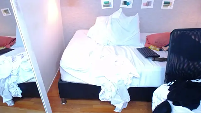 kiara evanss online show from 02/08/25, 10:19