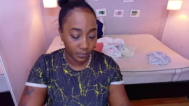Snapshot of kiara_evanss chatting on 04/30/26, 01:23 kiara evanss online show from 04/30/26, 01:23