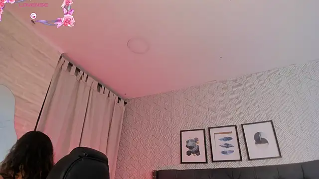 Snapshot of emma__smith1 chatting on 02/04/25, 12:33 emma smith1 online show from 02/04/25, 12:33