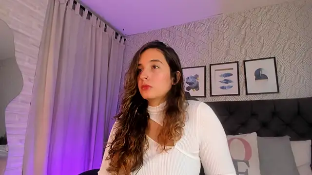 Snapshot of emma__smith1 chatting on 02/05/25, 12:49 emma smith1 online show from 02/05/25, 12:49