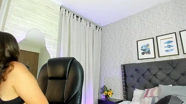 Snapshot of emma__smith1 chatting on 02/06/25, 01:54 emma smith1 online show from 02/06/25, 01:54