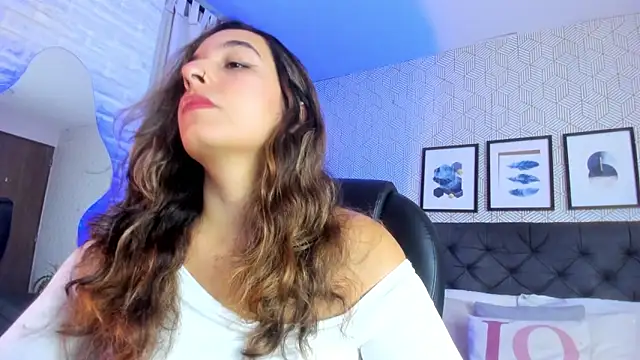 Snapshot of emma__smith1 chatting on 02/07/25, 12:28 emma smith1 online show from 02/07/25, 12:28