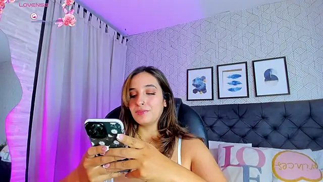 Snapshot of emma__smith1 chatting on 02/08/25, 02:49 emma smith1 online show from 02/08/25, 02:49