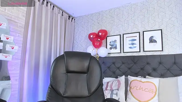 Snapshot of emma__smith1 chatting on 02/15/25, 12:22 emma smith1 online show from 02/15/25, 12:22