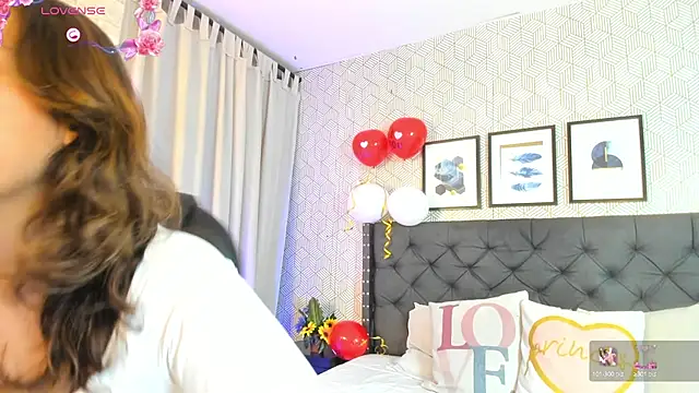 Snapshot of emma__smith1 chatting on 02/17/25, 12:27 emma smith1 online show from 02/17/25, 12:27