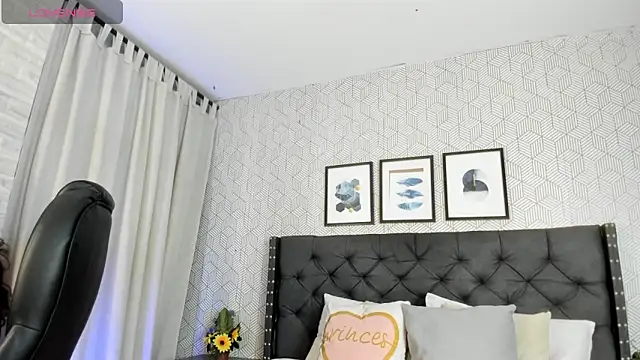 Snapshot of emma__smith1 chatting on 02/19/25, 12:22 emma smith1 online show from 02/19/25, 12:22