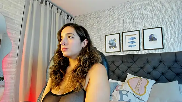 Snapshot of emma__smith1 chatting on 02/20/25, 03:41 emma smith1 online show from 02/20/25, 03:41