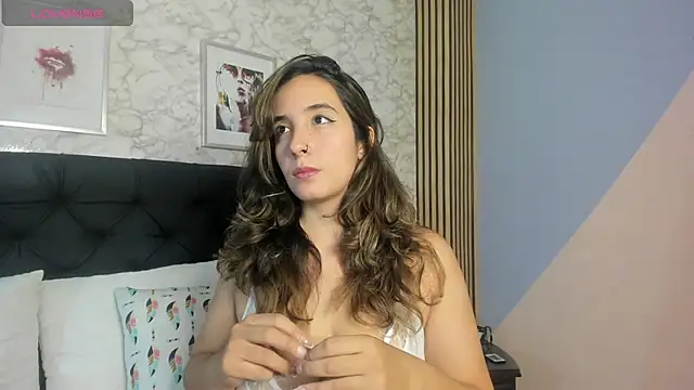 Snapshot of emma__smith1 chatting on 02/22/25, 01:24 emma smith1 online show from 02/22/25, 01:24