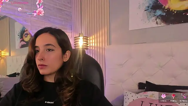 Snapshot of emma__smith1 chatting on 02/24/25, 12:48 emma smith1 online show from 02/24/25, 12:48