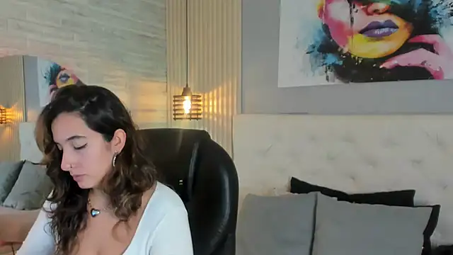 Snapshot of emma__smith1 chatting on 03/02/25, 01:05 emma smith1 online show from 03/02/25, 01:05