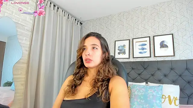 Snapshot of emma__smith1 chatting on 03/13/25, 12:35 emma smith1 online show from 03/13/25, 12:35