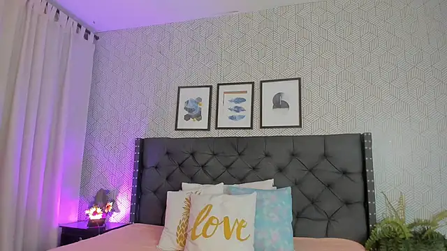 Snapshot of emma__smith1 chatting on 03/21/25, 11:01 emma smith1 online show from 03/21/25, 11:01