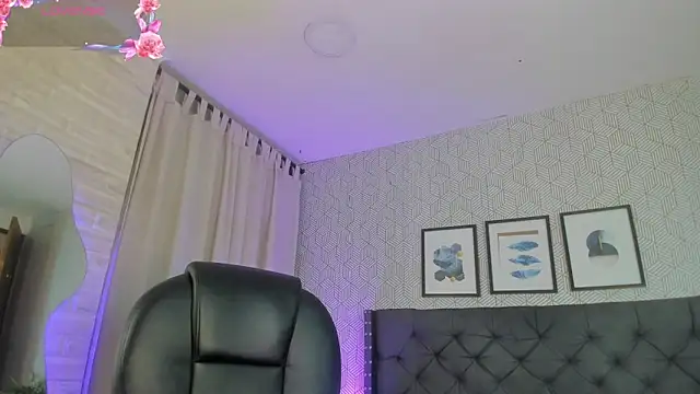 Snapshot of emma__smith1 chatting on 03/22/25, 10:49 emma smith1 online show from 03/22/25, 10:49