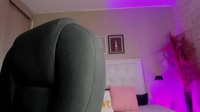 Snapshot of emma__smith1 chatting on 03/07/26, 12:24 emma smith1 online show from 03/07/26, 12:24