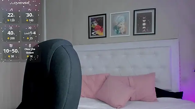 Snapshot of emma__smith1 chatting on 03/12/26, 12:44 emma smith1 online show from 03/12/26, 12:44