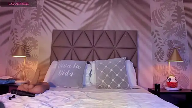 LIAH IZUMI online show from 01/03/25, 11:57