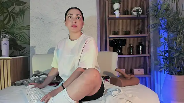 LIAH IZUMI online show from 10/15/25, 01:11