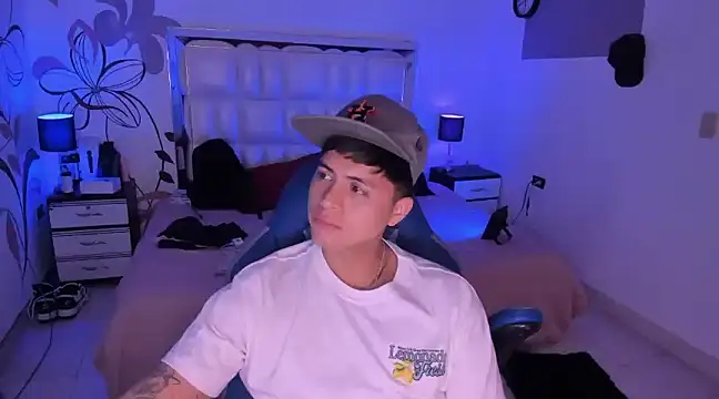 Snapshot of Niicky1_ chatting on 01/03/25, 11:44 Niicky1 online show from 01/03/25, 11:44