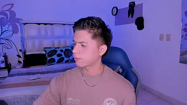 Snapshot of Niicky1_ chatting on 03/01/25, 09:04 Niicky1 online show from 03/01/25, 09:04