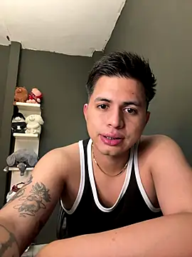 Snapshot of Niicky1_ chatting on 10/28/25, 04:27 Niicky1 online show from 10/28/25, 04:27