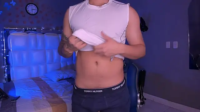 Snapshot of Niicky1_ chatting on 11/04/25, 02:05 Niicky1 online show from 11/04/25, 02:05