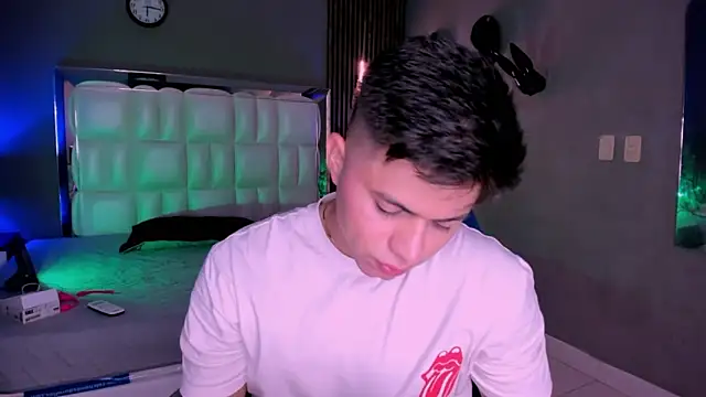 Snapshot of Niicky1_ chatting on 11/16/25, 02:33 Niicky1 online show from 11/16/25, 02:33