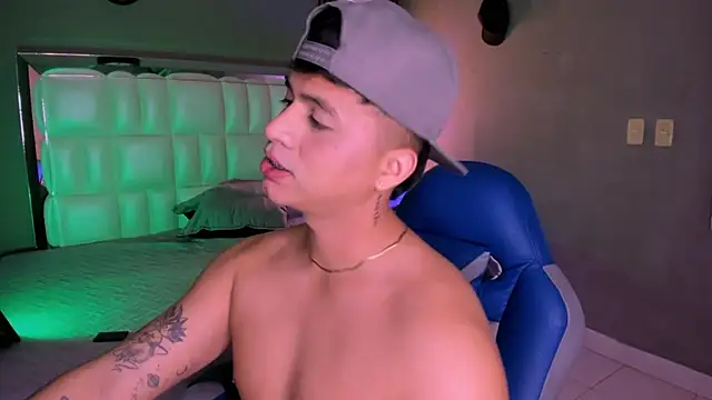 Snapshot of Niicky1_ chatting on 12/01/25, 04:06 Niicky1 online show from 12/01/25, 04:06